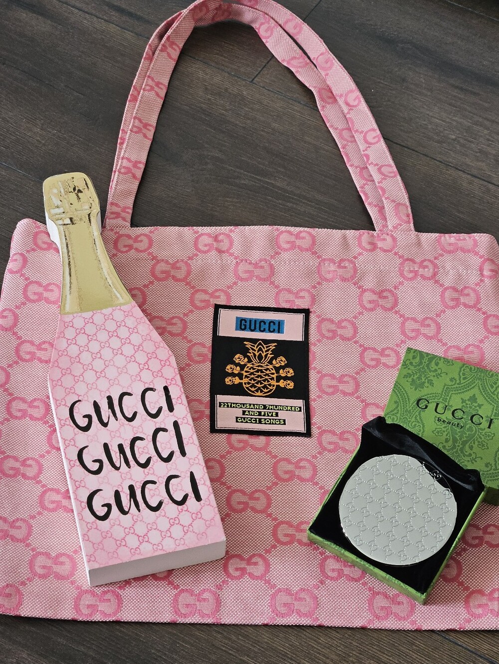 NEW Gucci Beauty Pink GG Tote Pineapple Patch With Charm + Mirror + Décor Set